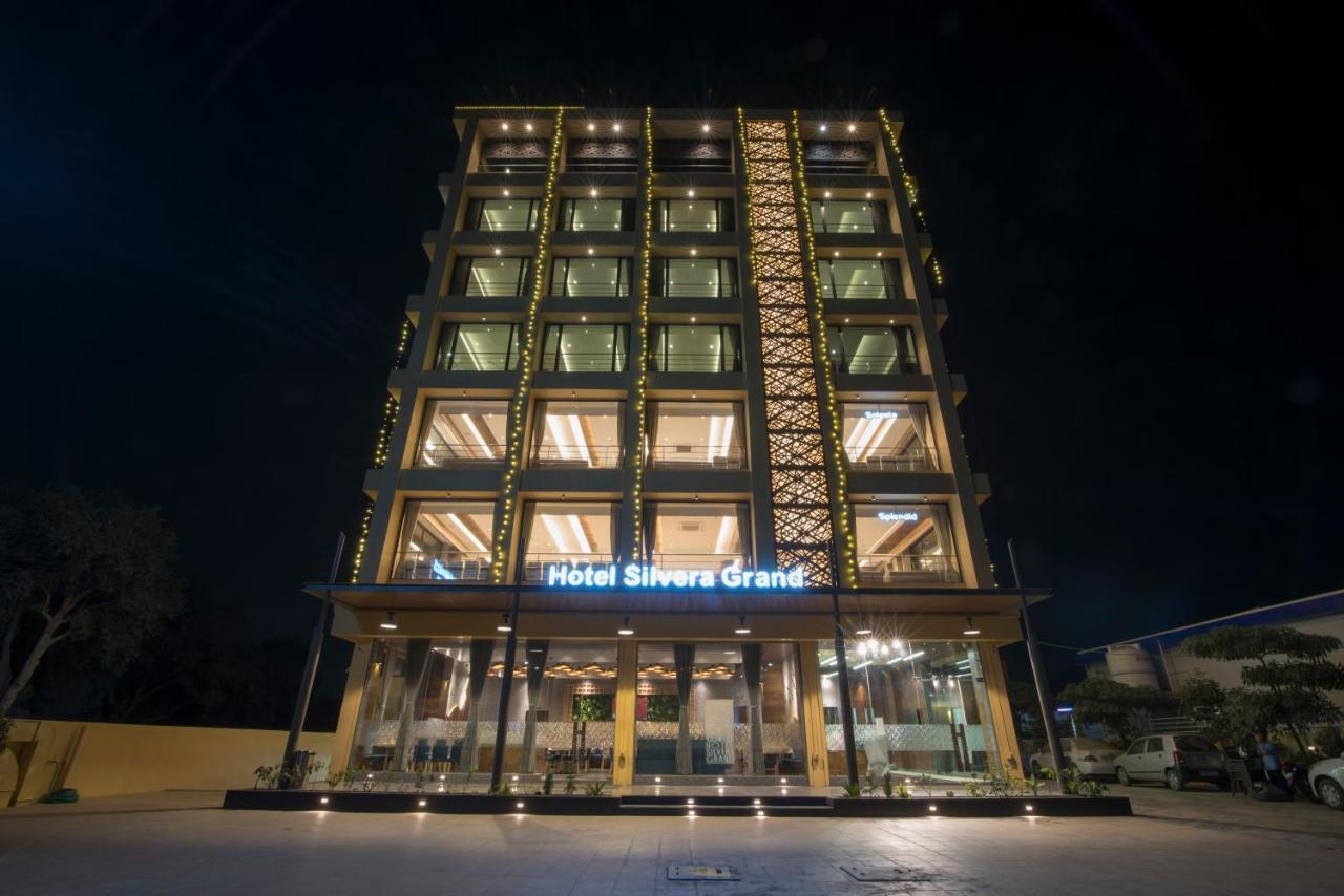 Hotel Silvera Grand Ahmadábád Exteriér fotografie